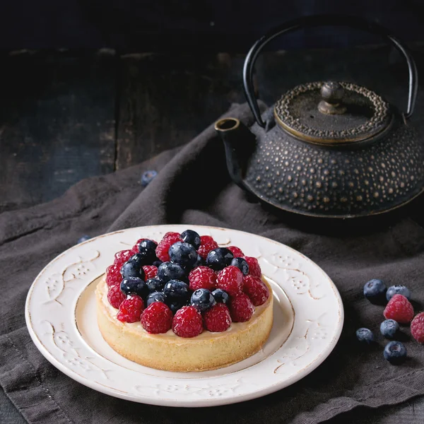 Tart with fresh berries — Stock Photo, Image