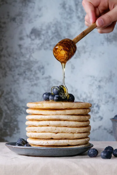 Taze çilek ile Pancakes — Stok fotoğraf