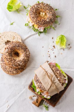 bütün tahıl simit