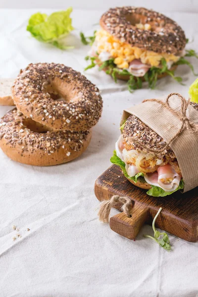 Bagels de grão inteiro — Fotografia de Stock