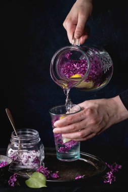 Limon suyuyla leylak limonata