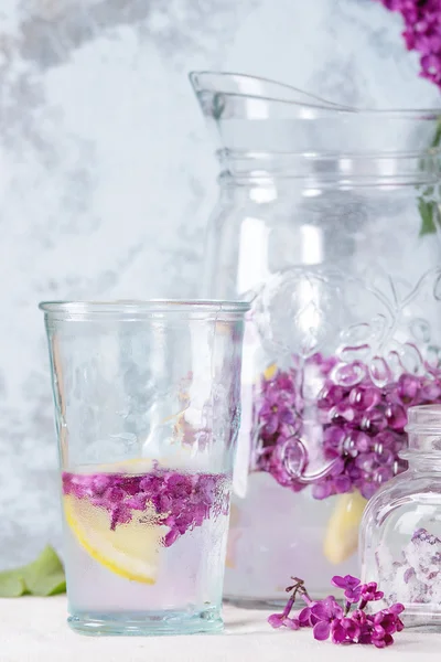 Flores de lilás em açúcar — Fotografia de Stock