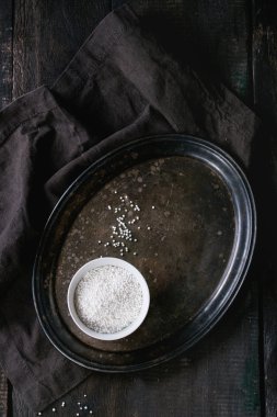 Pişmemiş tapyoka inciler