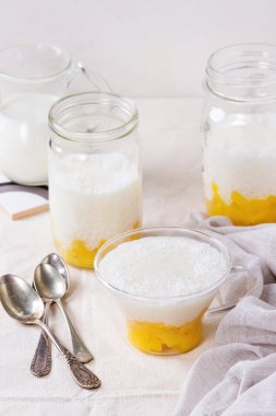 Tapyoka tatlı mango ile