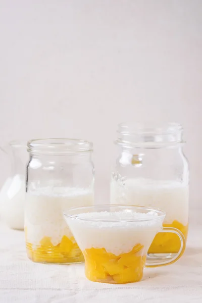 Tapioca dessert met mango — Stockfoto