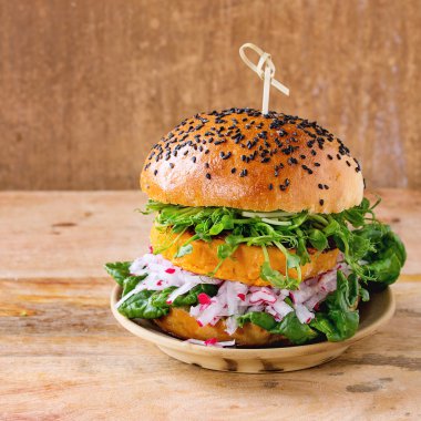 Ev yapımı tatlı patates hamburger