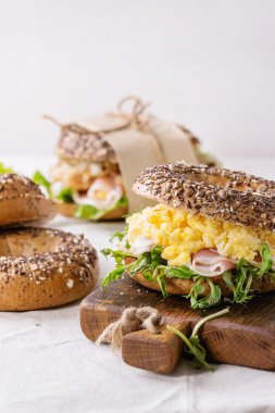 bütün tahıl simit