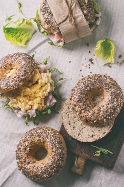 bütün tahıl simit