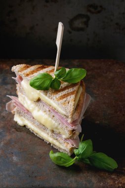 jambon ve peynirli tost