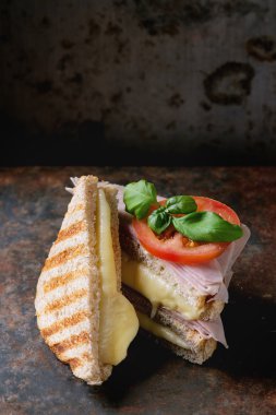 jambon ve peynirli tost