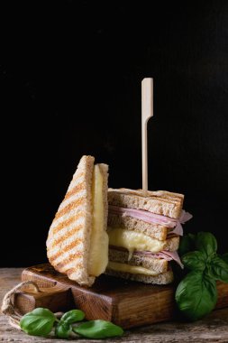 jambon ve peynirli tost
