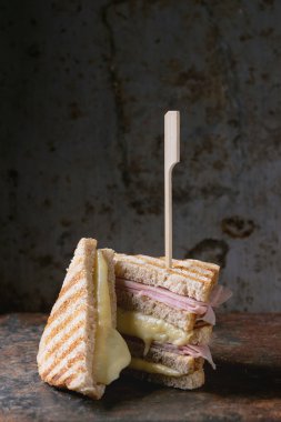 jambon ve peynirli tost
