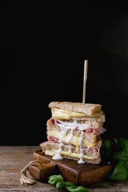 jambon ve peynirli tost