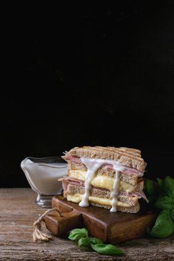 jambon ve peynirli tost