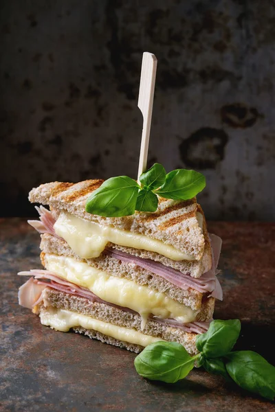 jambon ve peynirli tost