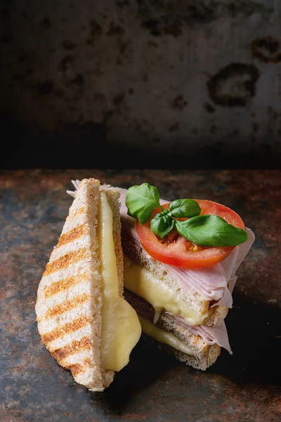 jambon ve peynirli tost