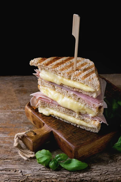 jambon ve peynirli tost