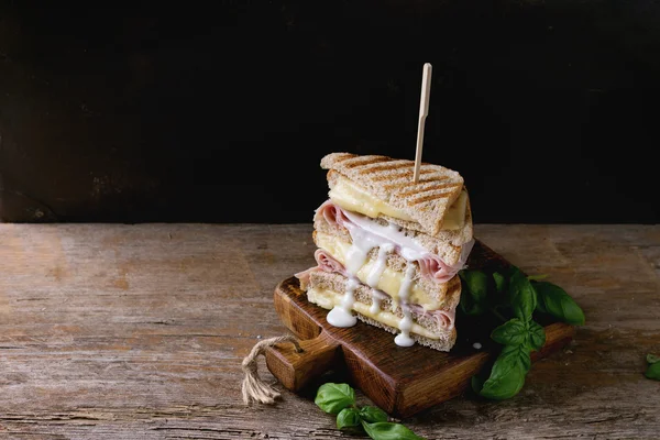 jambon ve peynirli tost