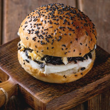 Siyah pirinç vejetaryen burger