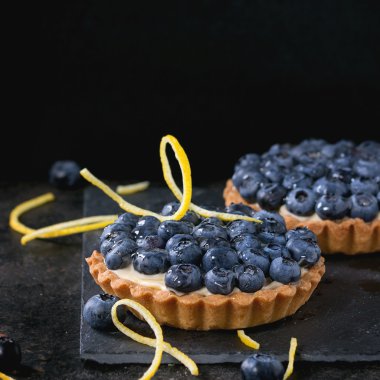 yaban mersini ile tartlets