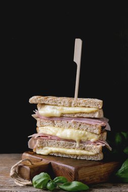 jambon ve peynirli tost