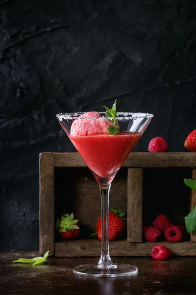 Strawberry sorbet med mynta — Stockfoto