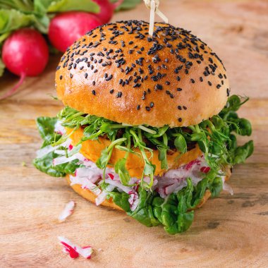 Ev yapımı tatlı patates hamburger