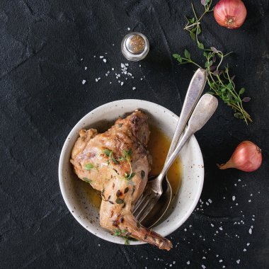 Sebzeli demlenmiş tavşan