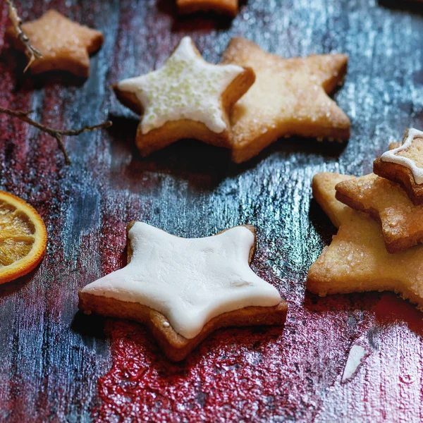 Galletas de Navidad con decoración festiva —  Fotos de Stock