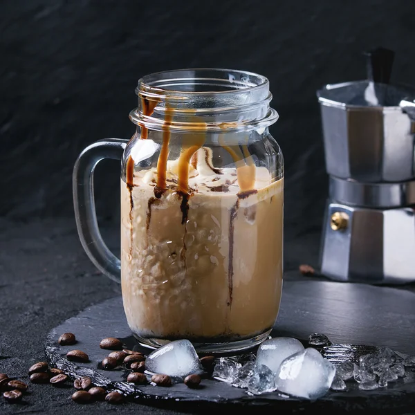 Café helado con crema —  Fotos de Stock