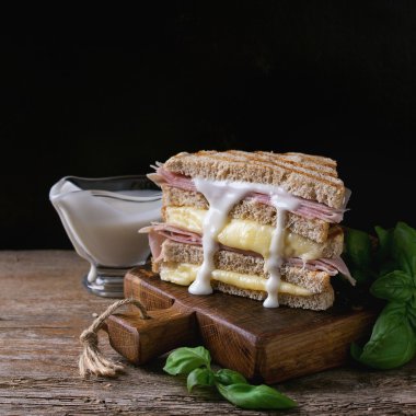 jambon ve peynirli tost