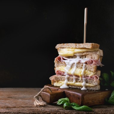 jambon ve peynirli tost