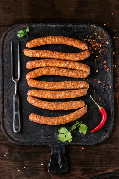 Barbekü için çiğ sosis — Stok fotoğraf