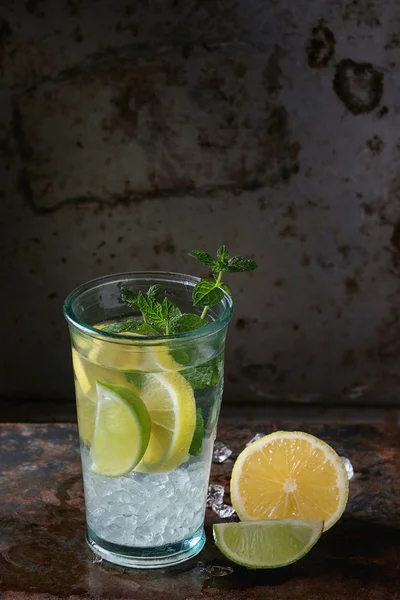 Lemonade with lime and lemon — Stock Photo, Image