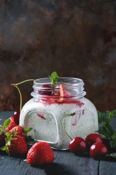Yogurt with mint and cherry — Zdjęcie stockowe