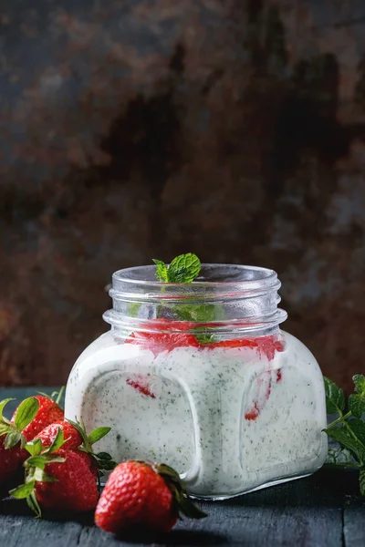 Yogurt with mint and cherry — Zdjęcie stockowe