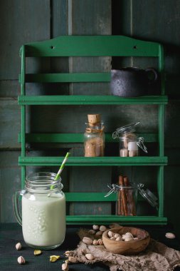 Yogurt with pistachios