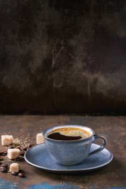 Bir fincan sade kahve.