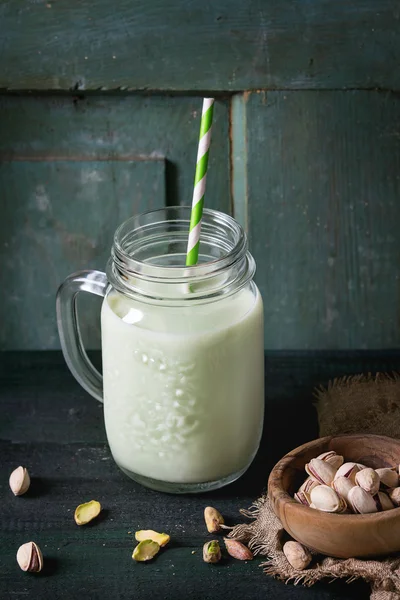 Yogurt with pistachios — Stok fotoğraf