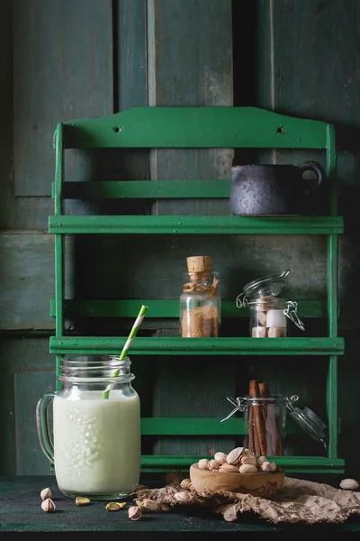 Yogurt with pistachios — Stock Photo, Image