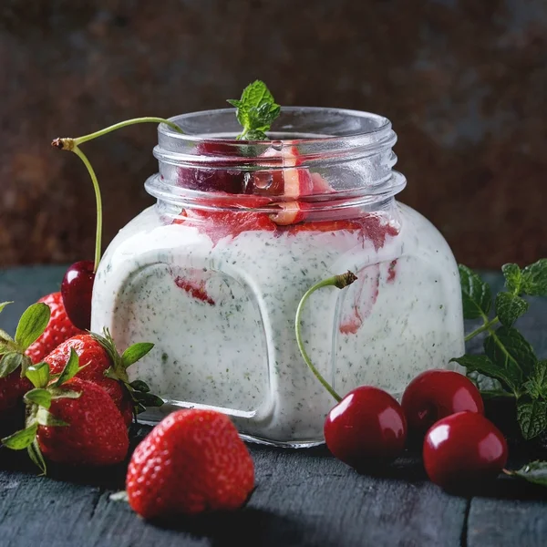 Yogurt with mint and cherry — Zdjęcie stockowe