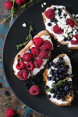 Tatlı sandviç çilek ile