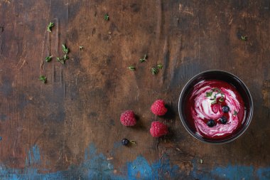 Tatlı berry çorbası