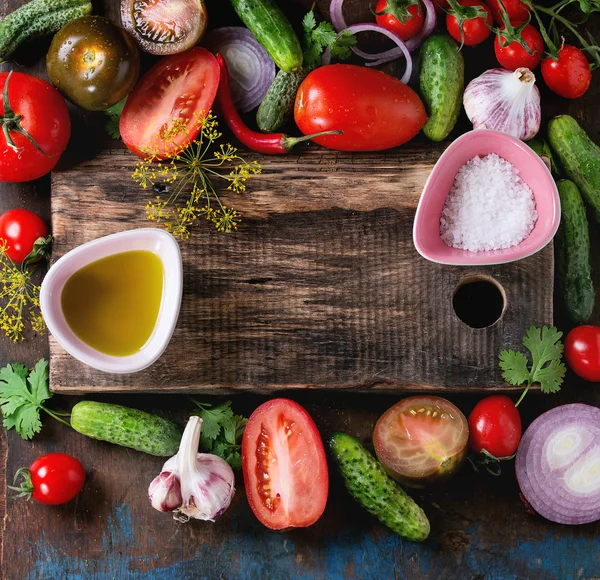 Background with tomatoes and cucumbers — Stock Photo, Image