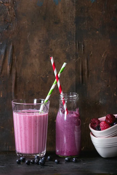 Batido casero de arándanos y frambuesas — Foto de Stock