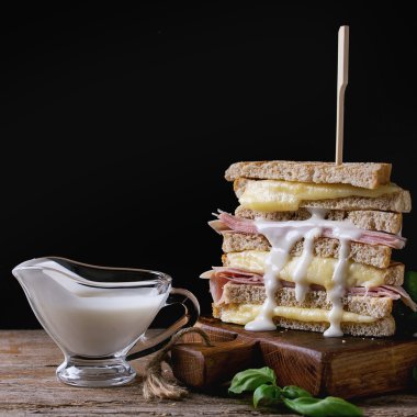 jambon ve peynirli tost