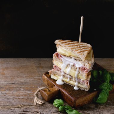 jambon ve peynirli tost