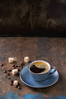 Bir fincan sade kahve.