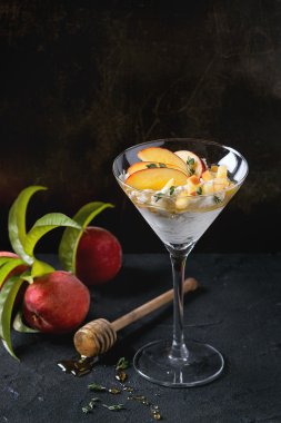 Ricotta tatlı şeftali ile