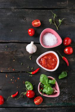 Ketçap yapmak için malzemeler